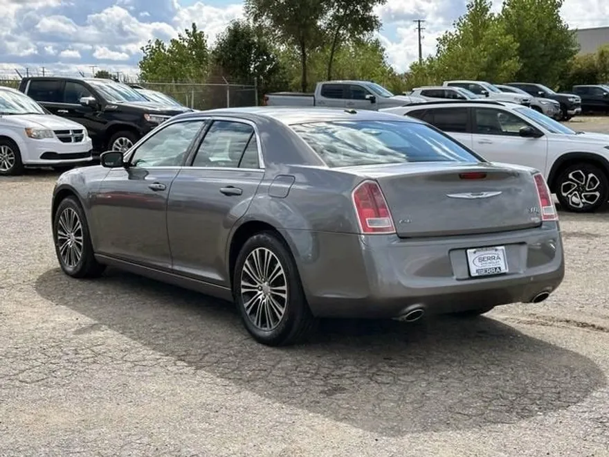 2012 Chrysler 300 photo 1