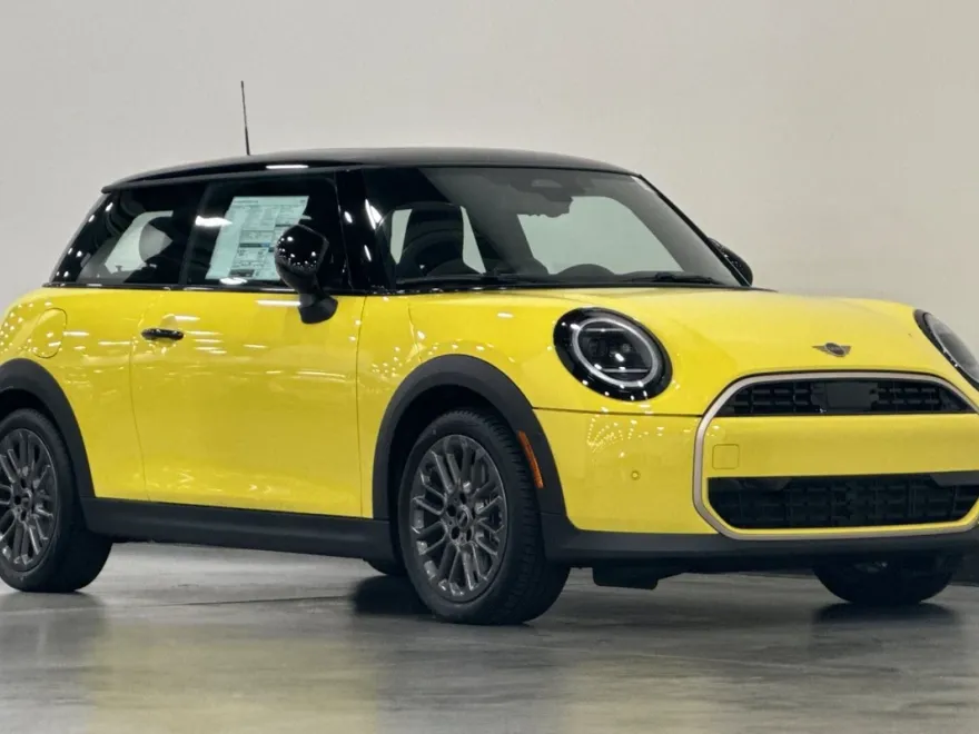 2025 Mini Cooper Signature photo 2