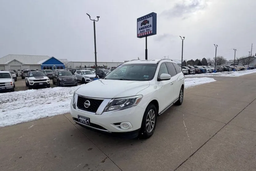 2016 Nissan Pathfinder S photo 1