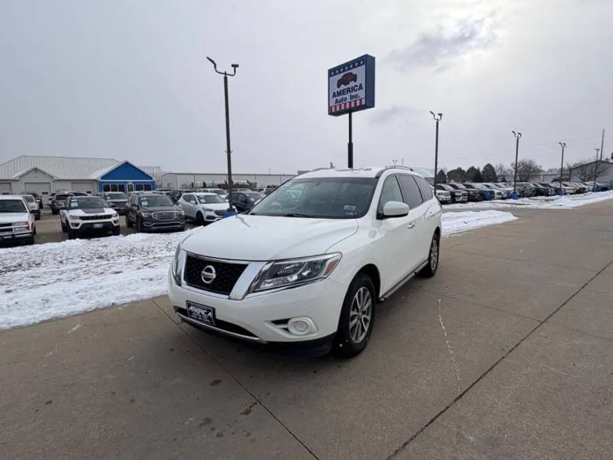 2016 Nissan Pathfinder S photo 1