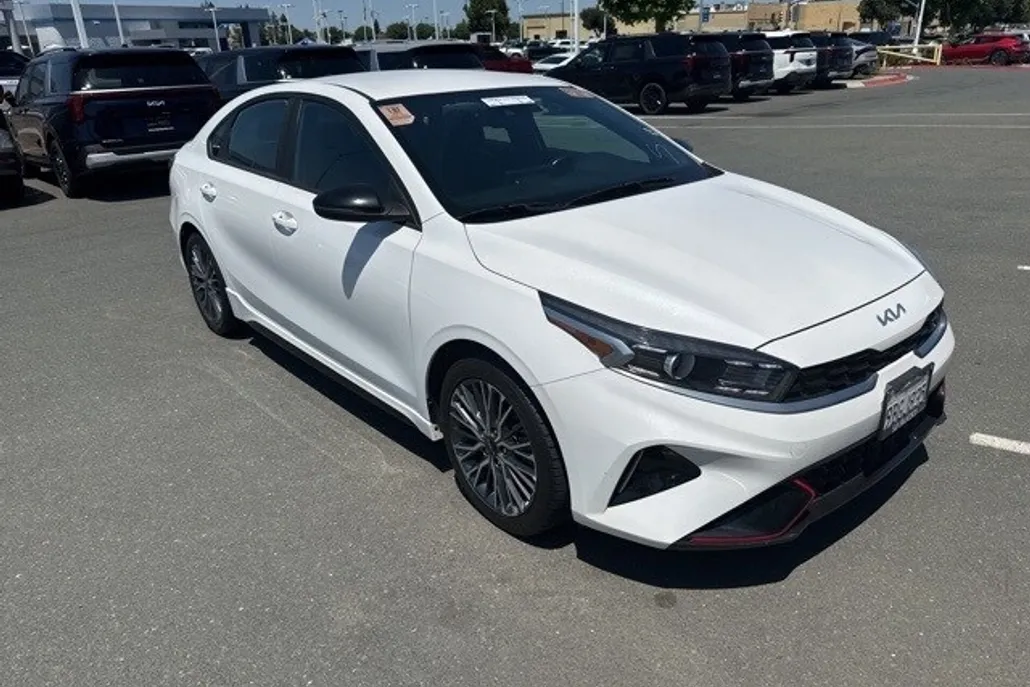 2022 Kia Forte GT-Line photo 1