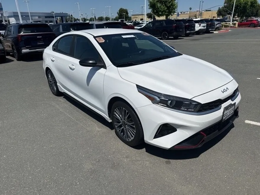 2022 Kia Forte GT-Line photo 1