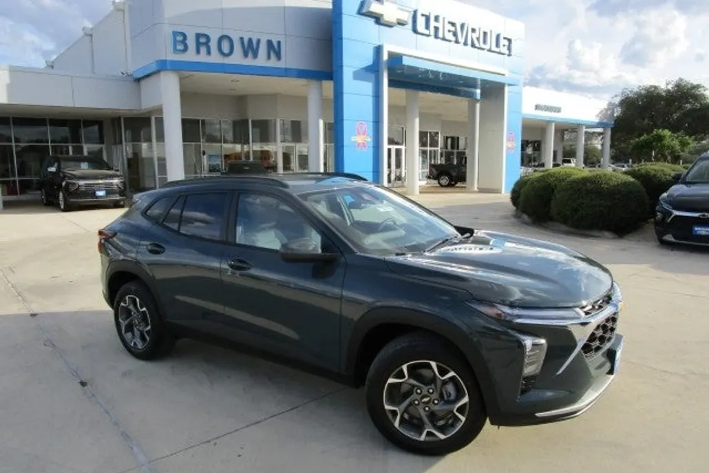 2026 Chevrolet Trax LT photo 1
