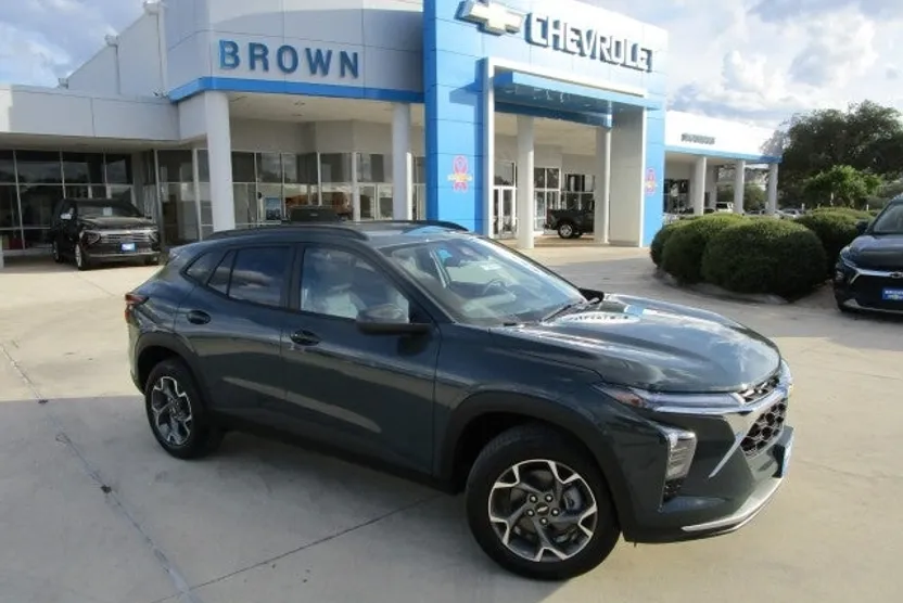2026 Chevrolet Trax LT photo 1