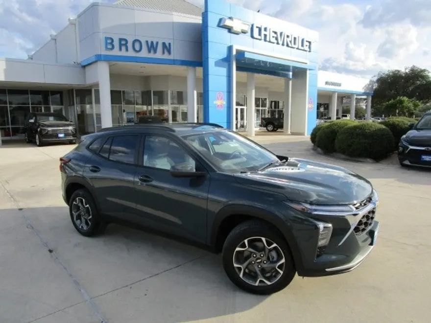 2026 Chevrolet Trax LT photo 1