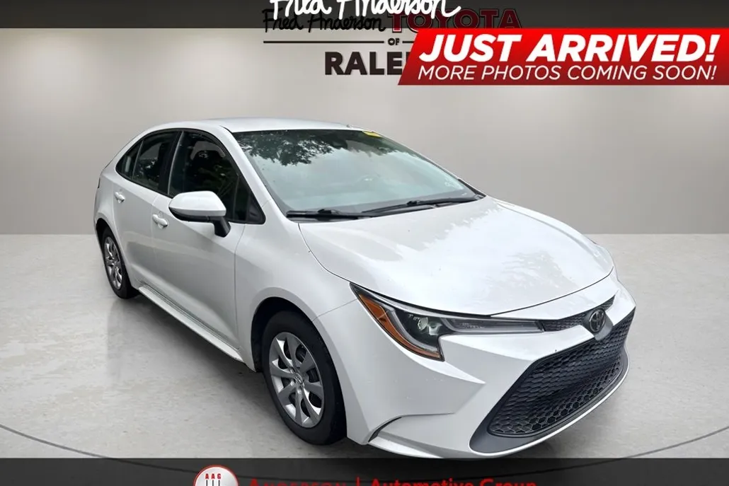 2022 Toyota Corolla LE photo 1