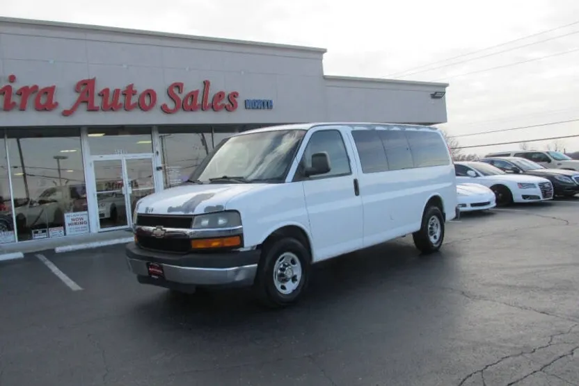 2012 Chevrolet Express 3500 Passenger Van photo 1