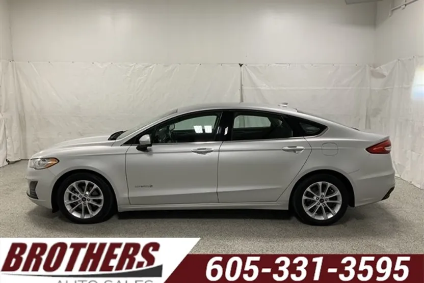 2019 Ford Fusion SE Hybrid photo 1