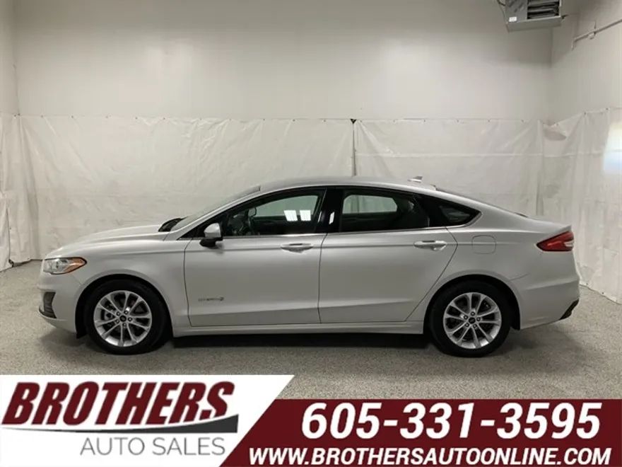 2019 Ford Fusion SE Hybrid photo 1