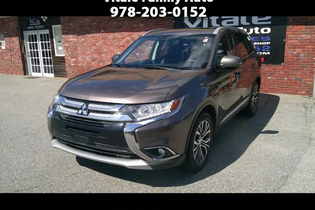 2017 Mitsubishi Outlander SEL photo 1