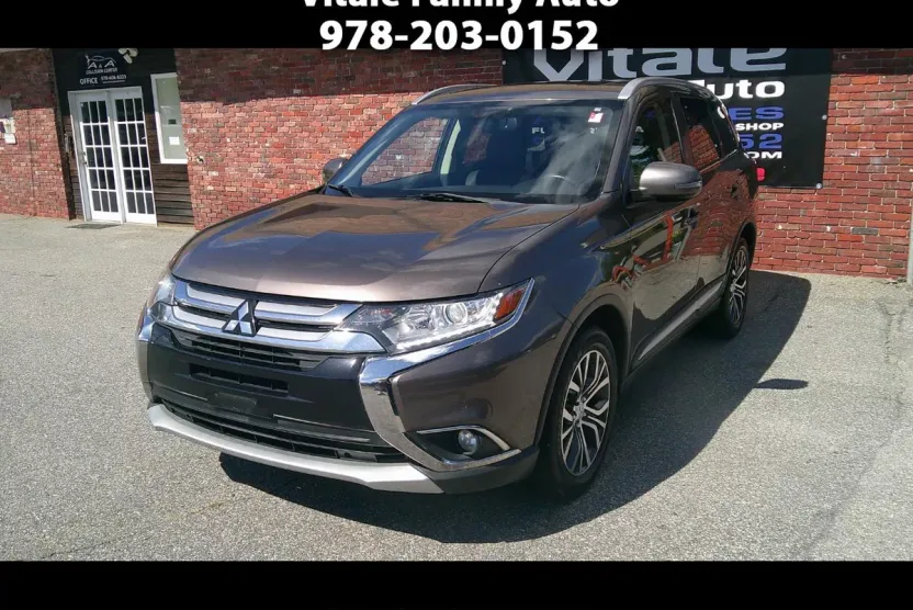 2017 Mitsubishi Outlander SEL photo 1