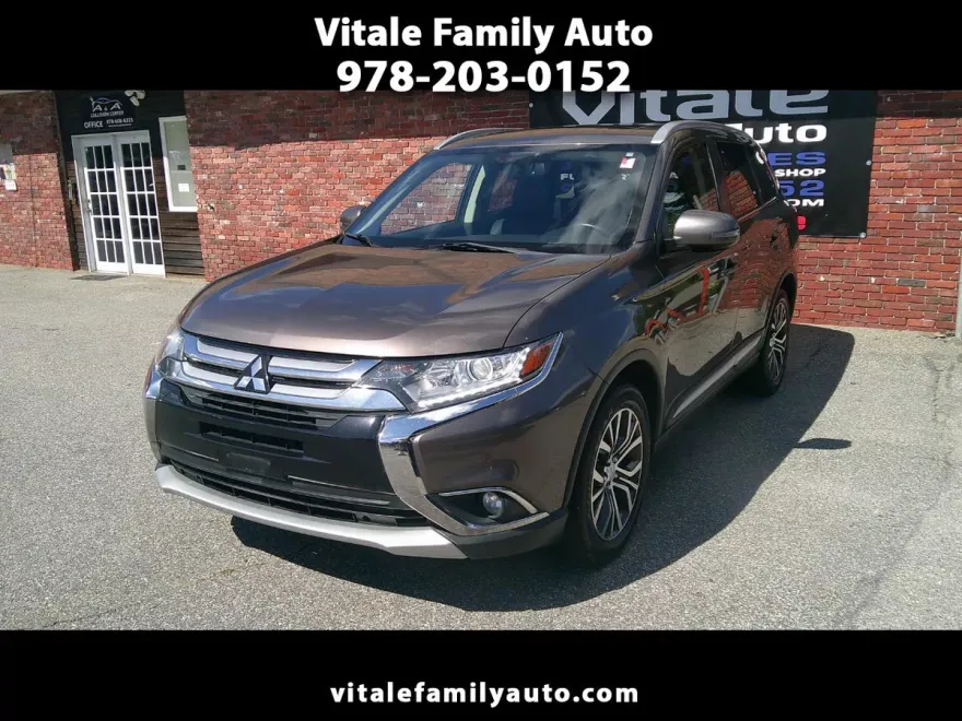 2017 Mitsubishi Outlander SEL photo 1