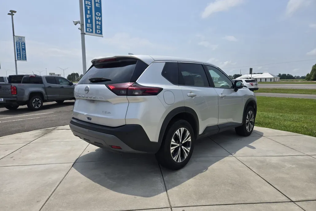 2023 Nissan Rogue SV photo 1