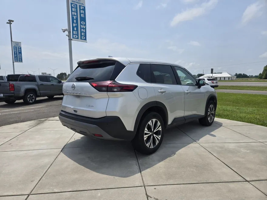 2023 Nissan Rogue SV photo 1