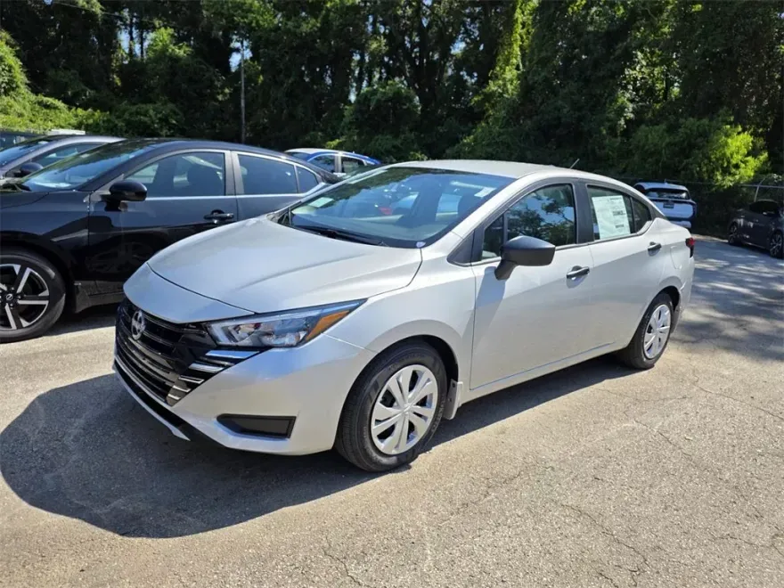 2025 Nissan Versa 1.6 S photo 1