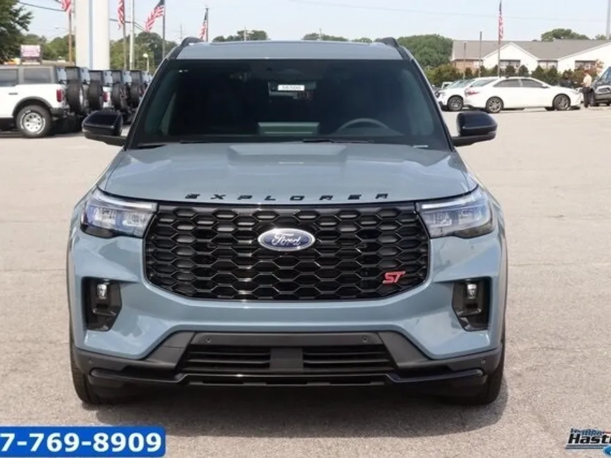 2025 Ford Explorer ST photo 1
