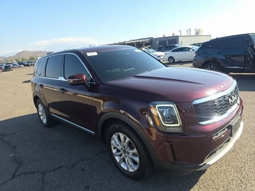 2022 Kia Telluride LX photo 1