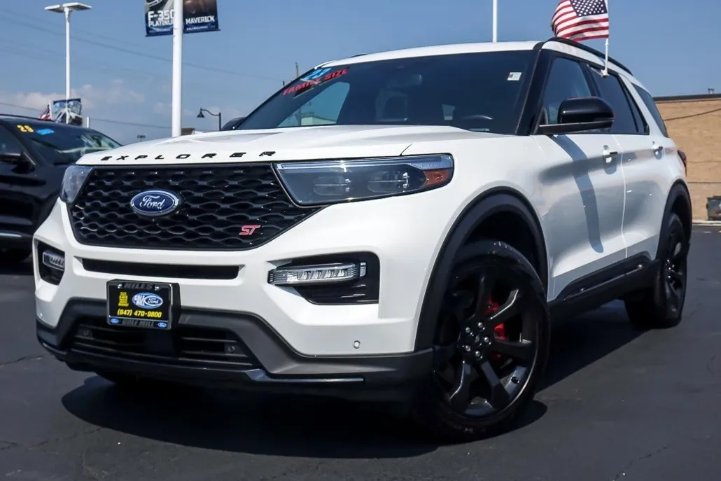 2023 Ford Explorer ST photo 1