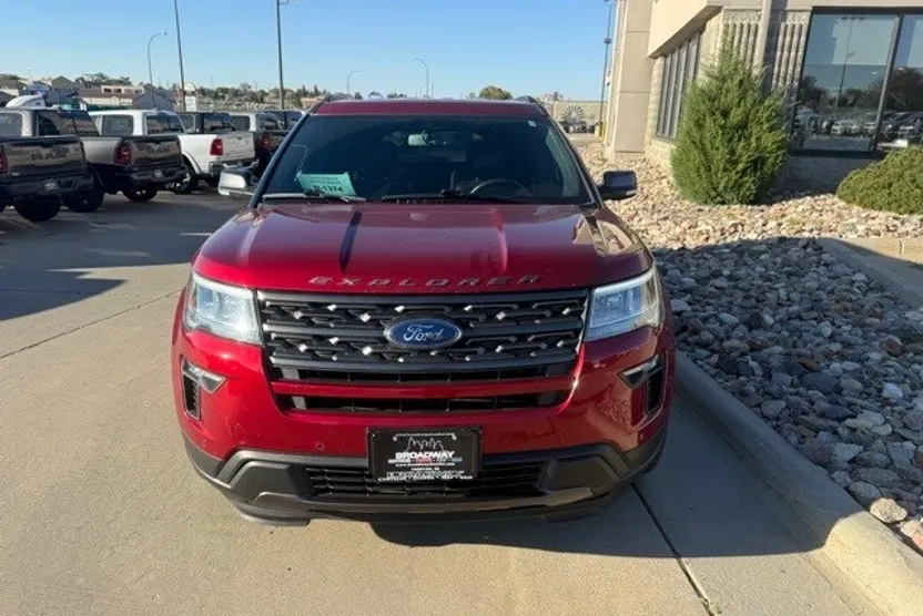 2018 Ford Explorer XLT photo 1