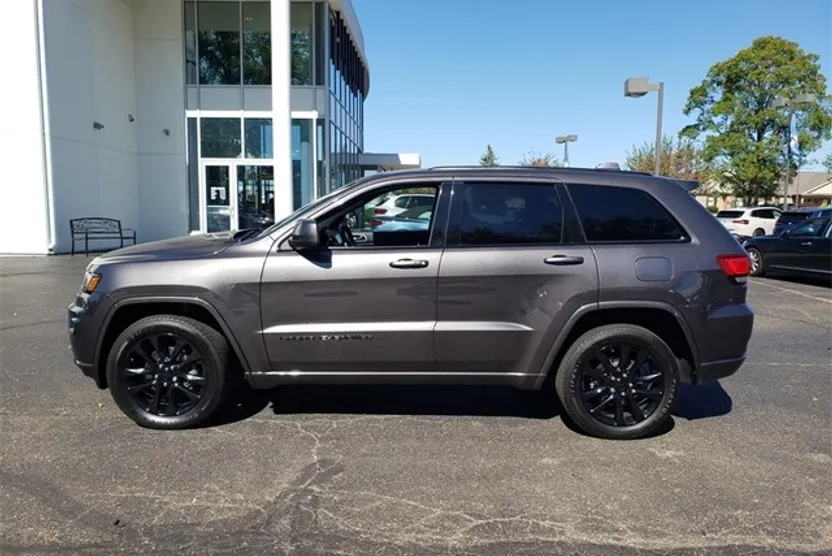2020 Jeep Grand Cherokee Altitude photo 1