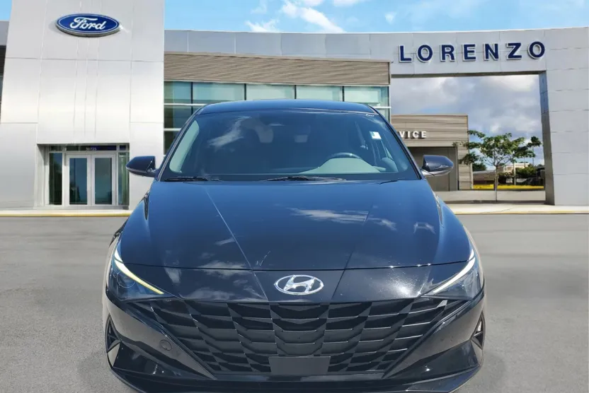 2023 Hyundai Elantra SEL photo 1