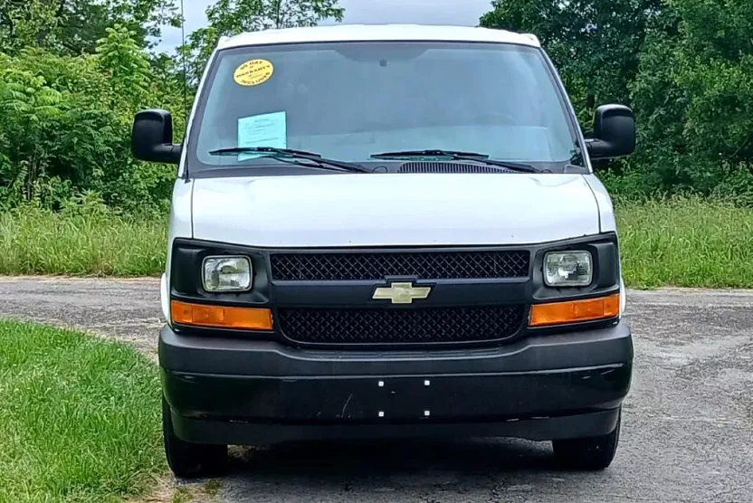 2017 Chevrolet Express Cargo Van 2500 photo 1