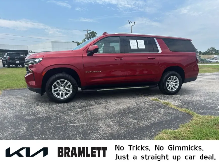 2021 Chevrolet Suburban LT photo 1