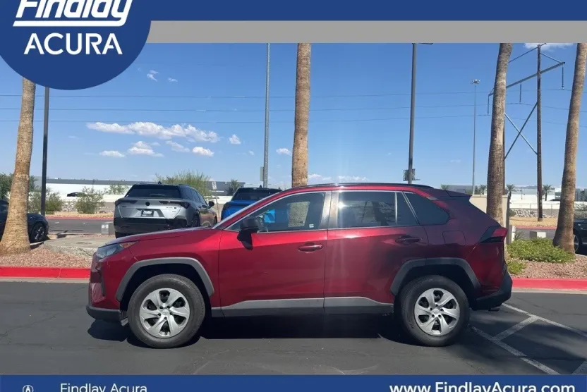 2020 Toyota RAV4 LE photo 1