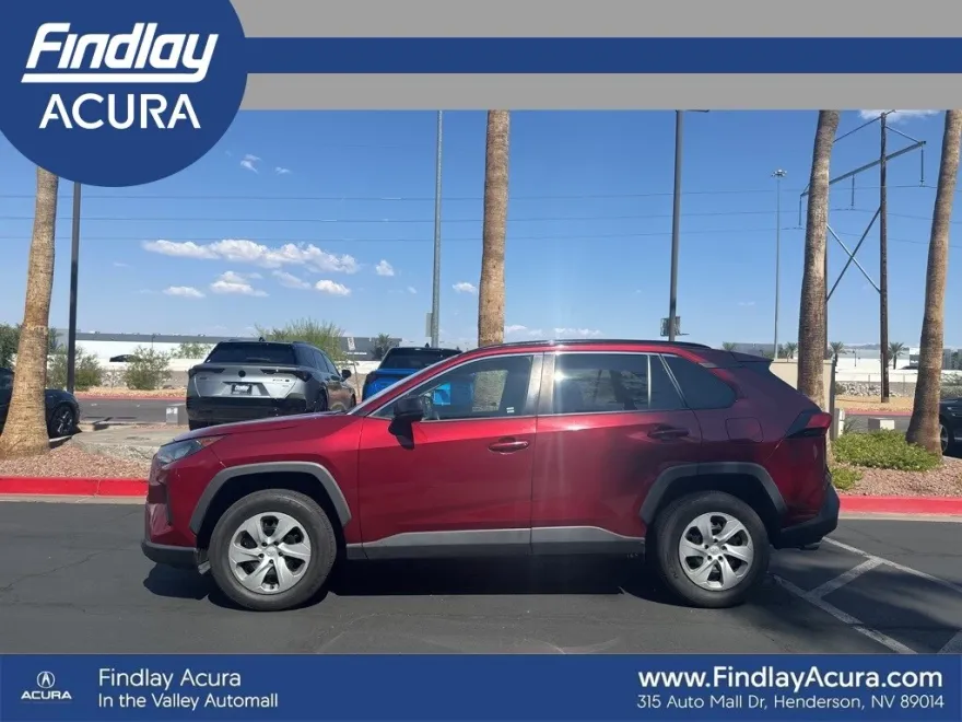 2020 Toyota RAV4 LE photo 1