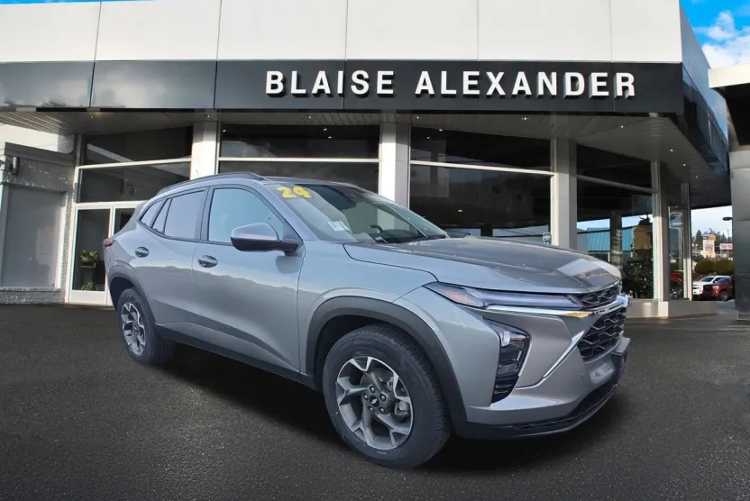 2024 Chevrolet Trax LT photo 1