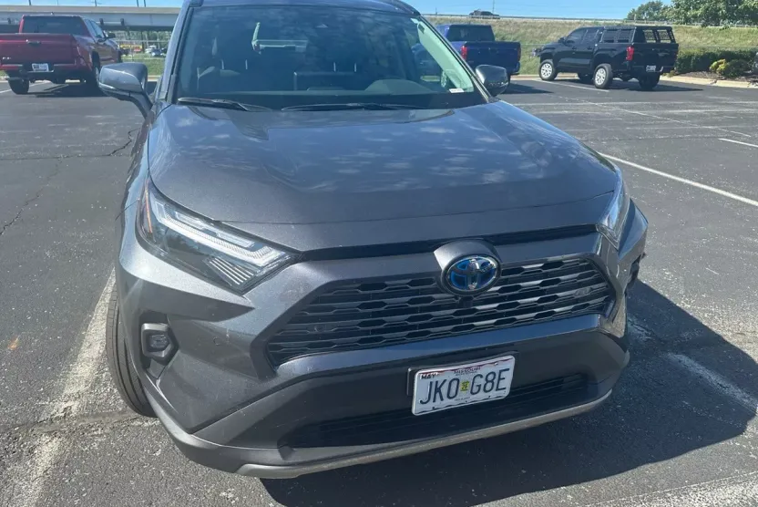 2024 Toyota RAV4 Hybrid Limited photo 1