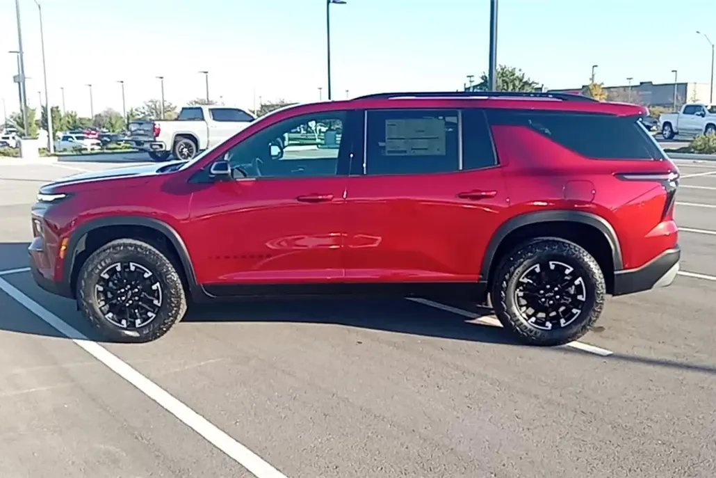 2026 Chevrolet Traverse Z71 photo 1