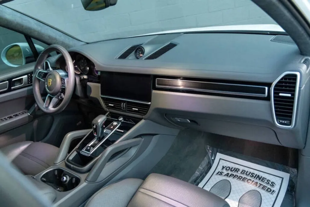 2021 Porsche Cayenne GTS photo 1