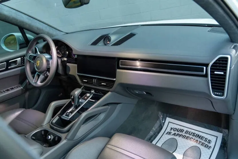2021 Porsche Cayenne GTS photo 1