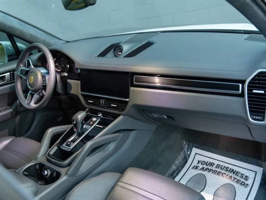 2021 Porsche Cayenne GTS photo 1