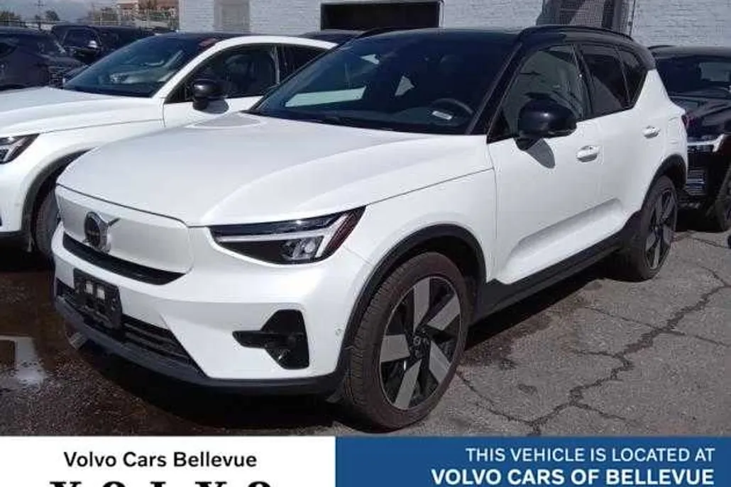 2023 Volvo XC40 Recharge Plus photo 1