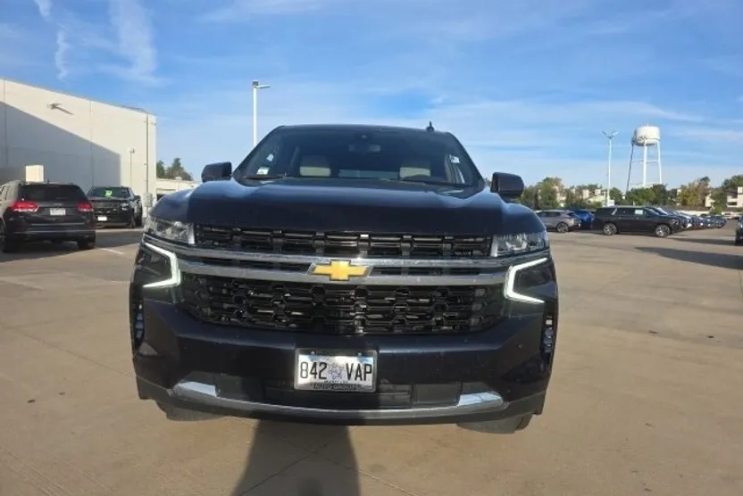 2021 Chevrolet Suburban LS photo 1