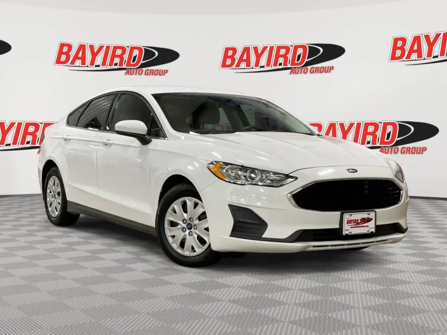 2020 Ford Fusion S photo 1