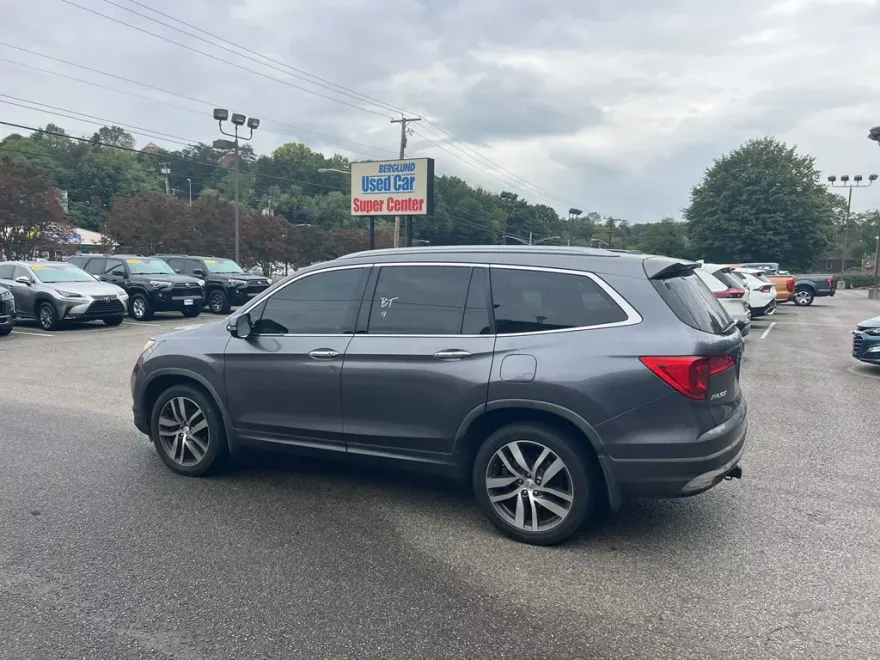 2016 Honda Pilot Touring photo 1