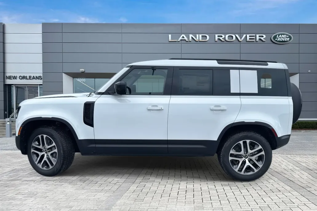 2025 Land Rover Defender 110 S photo 1
