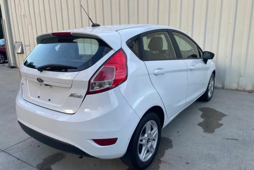 2018 Ford Fiesta SE photo 1