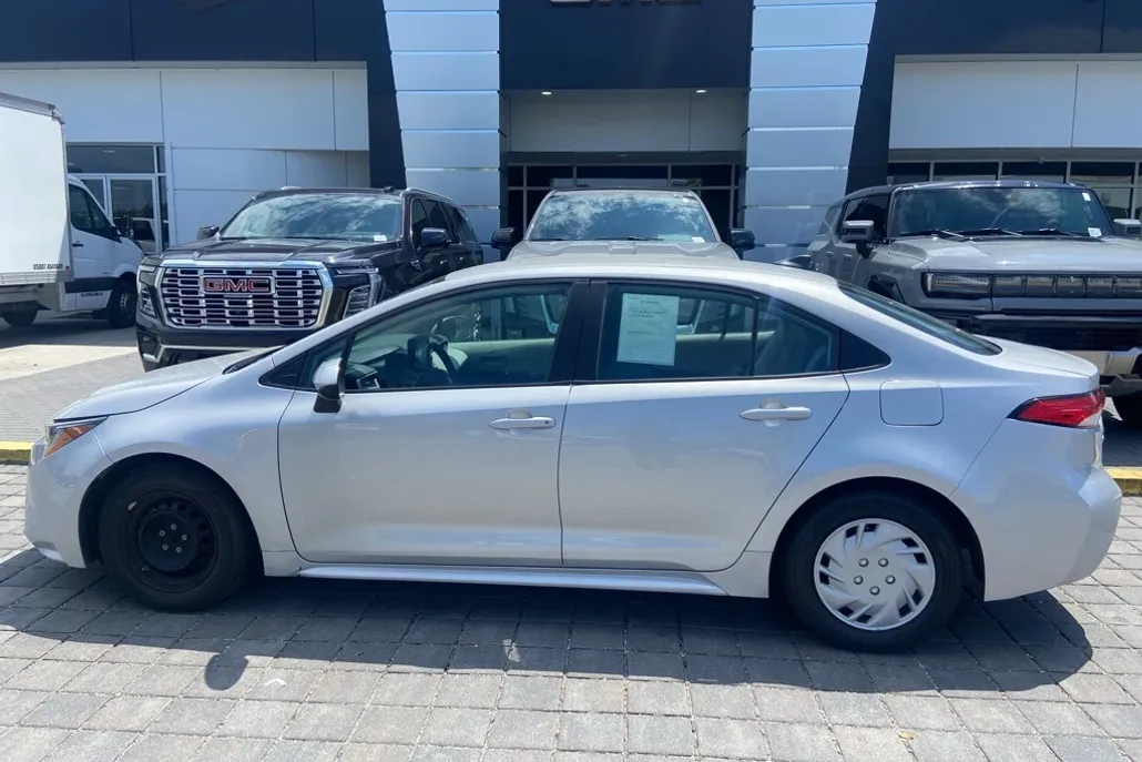 2022 Toyota Corolla L photo 1