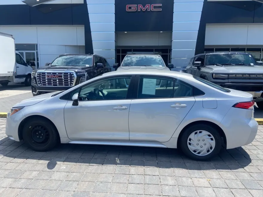 2022 Toyota Corolla L photo 1
