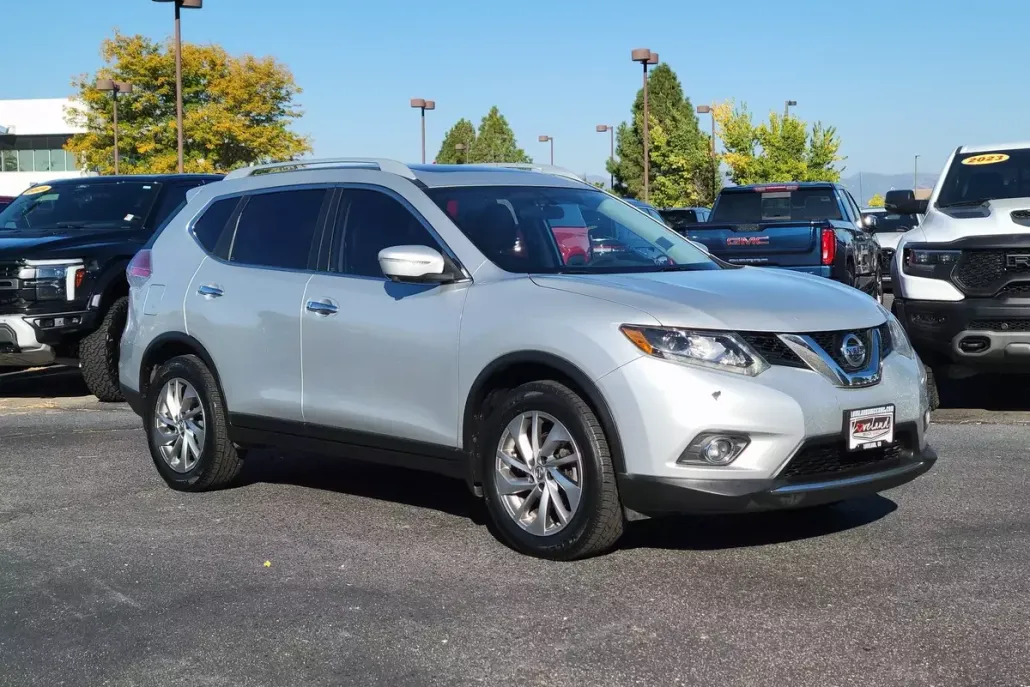 2015 Nissan Rogue SL photo 1