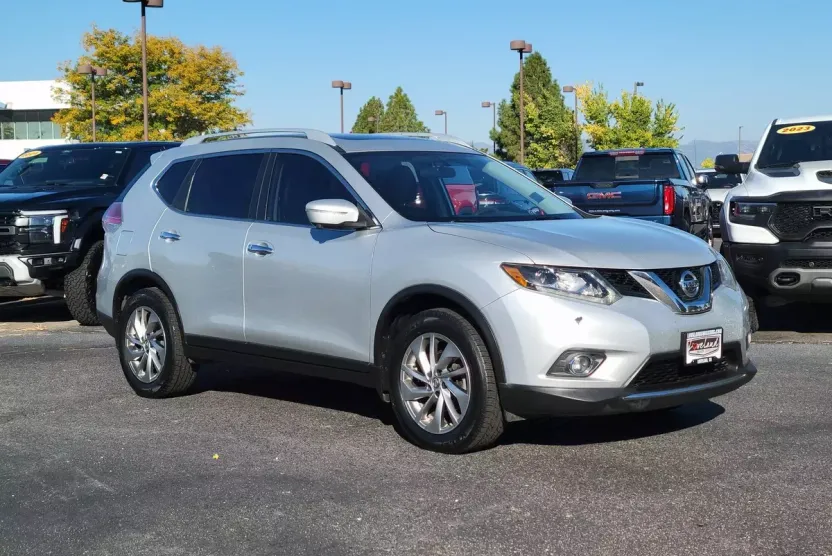 2015 Nissan Rogue SL photo 1