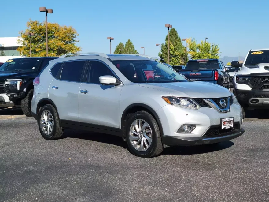 2015 Nissan Rogue SL photo 1