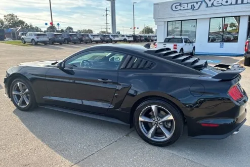 2021 Ford Mustang EcoBoost photo 3