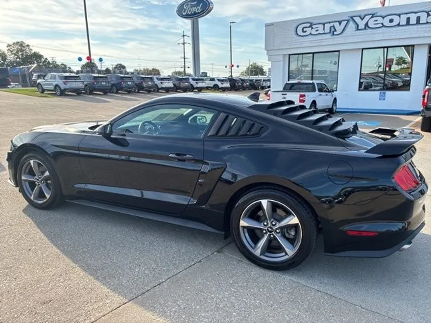 2021 Ford Mustang EcoBoost photo 3