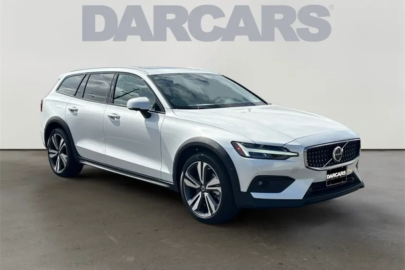 2024 Volvo V60 Cross Country B5 Plus AWD photo 1