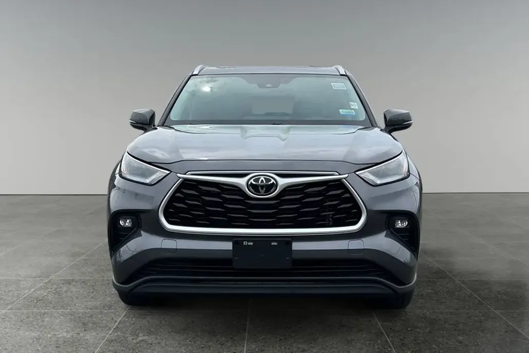 2024 Toyota Highlander XLE photo 1
